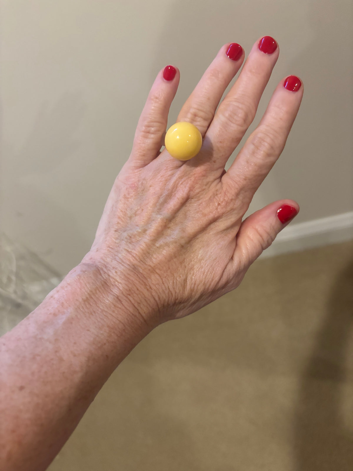 Vintage 1960s Mod Lucite Gumball Ring